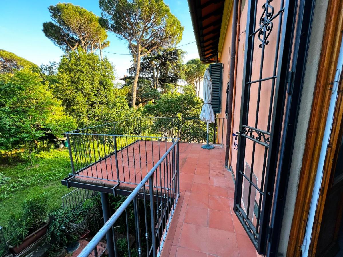 Chic Apt In Villa - Dolcevita Holiday Φλωρεντία Εξωτερικό φωτογραφία